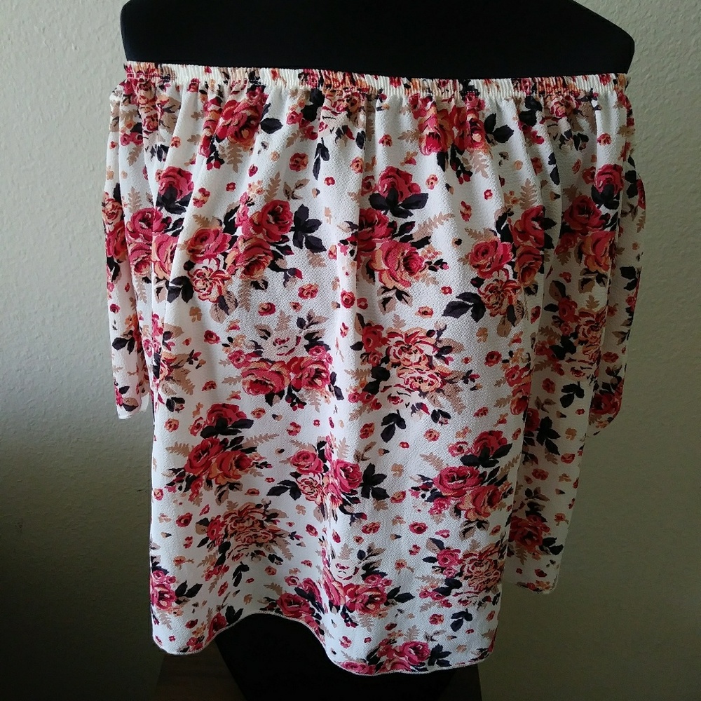 Free kisses floral Top